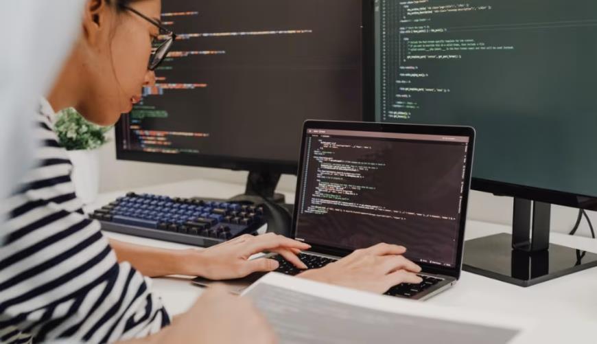 黄南小程序定制开发构建实时互动新生态：WebRTC+即时通讯双引擎驱动